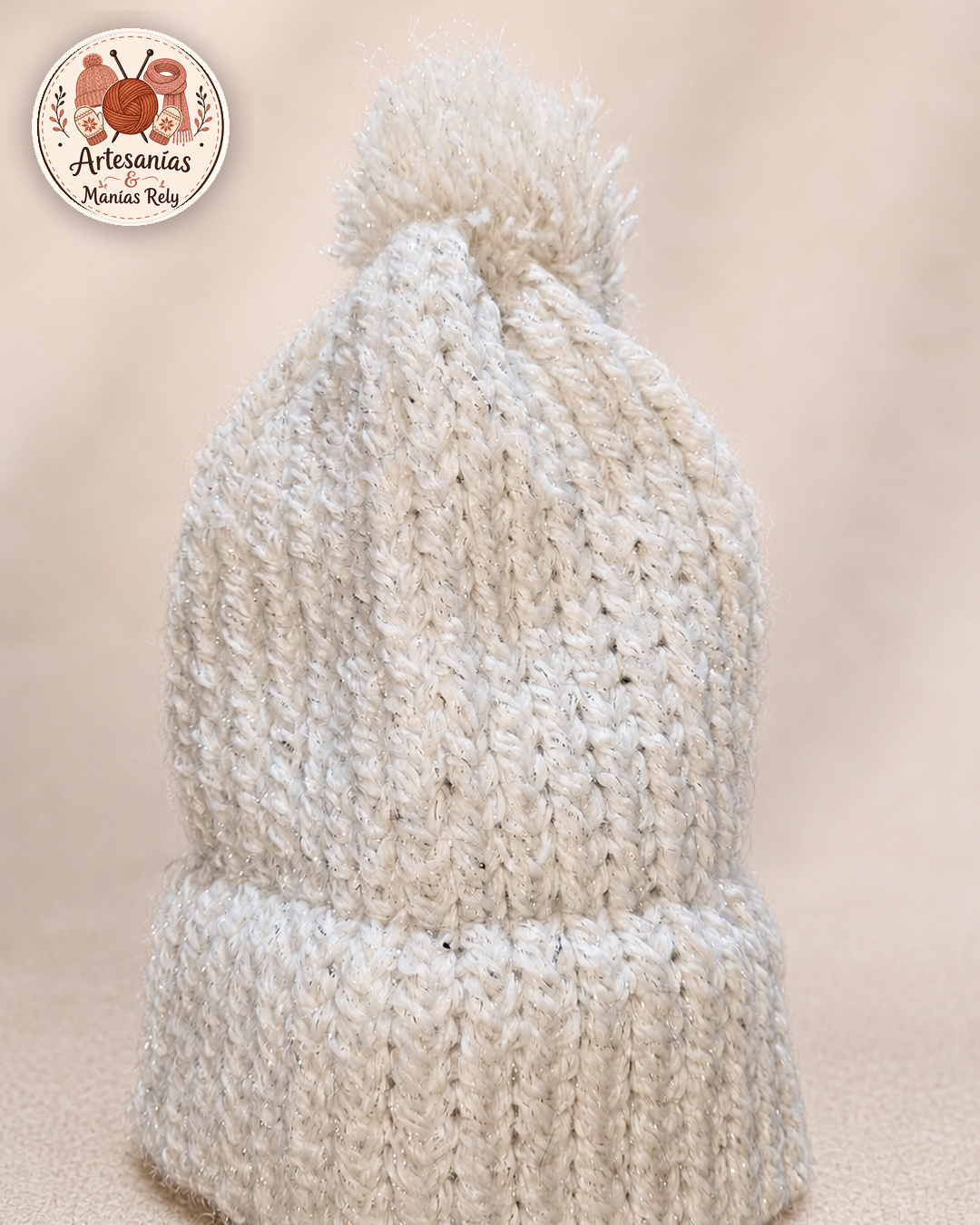 Blanco nieve, gorro tejido a mano