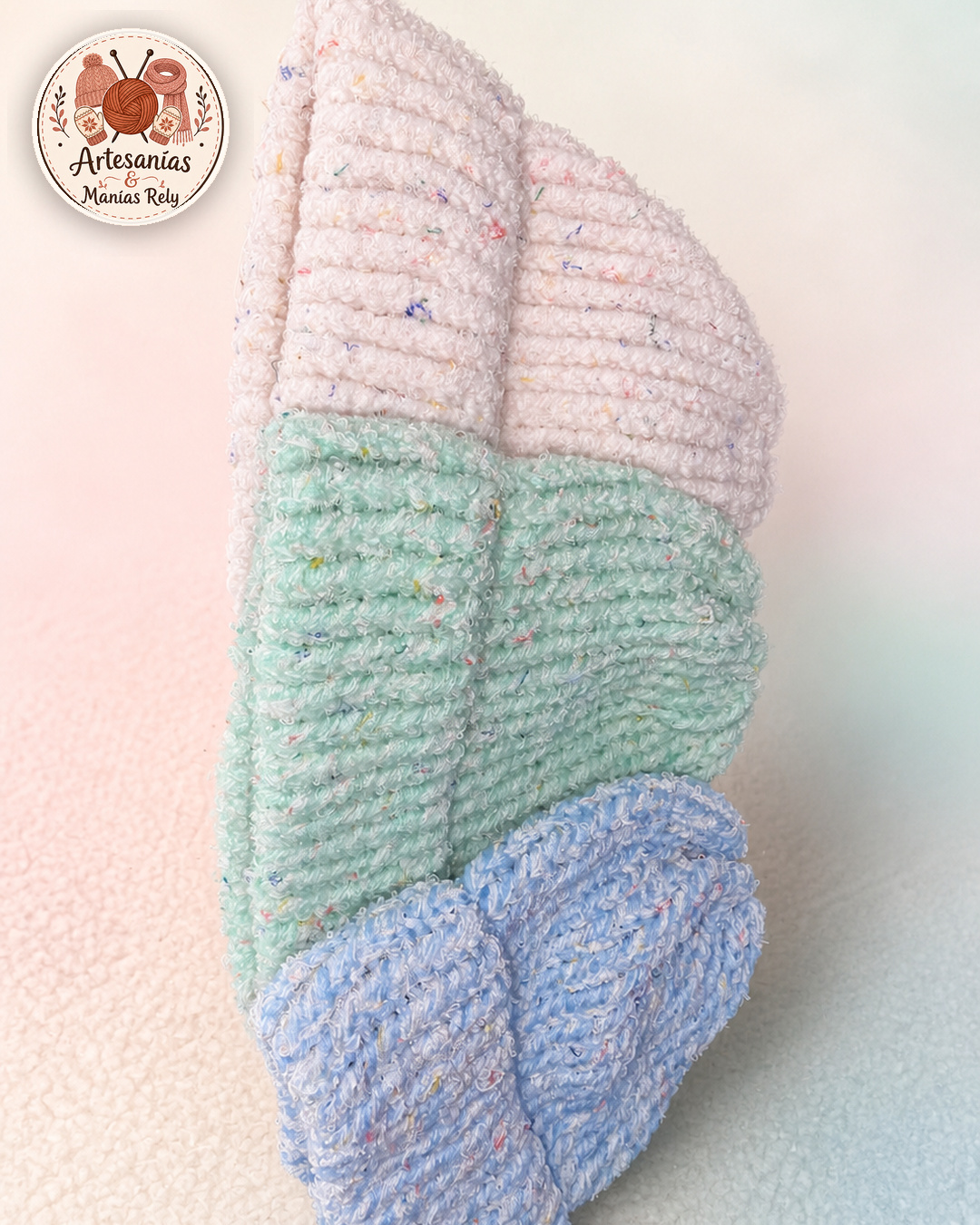 Tonos pastel, gorro tejido a mano